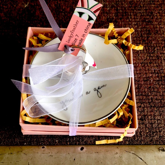 New Sterling Silver plated Zinc Ring in a gift box with a small plate! - Picture 1 of 11